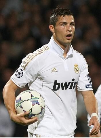 刘伟国：捧起中甲冠军奖杯很激动，明年力争在中超站稳脚跟