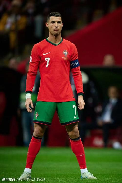 津门虎以1亿投资逆袭联赛前六，培养出三名国脚新星，展现草根逆袭与青训潜力。