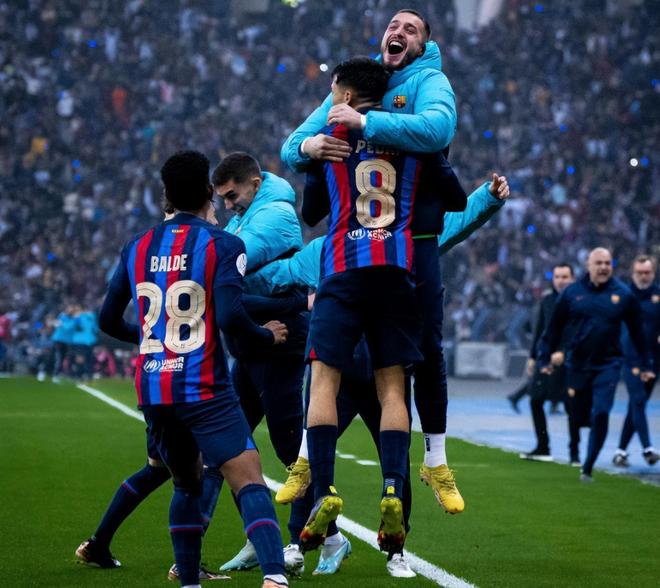 教练公开怒喷裁判，记者会炸裂